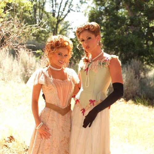 Lauren Phoenix, Dominica Leoni